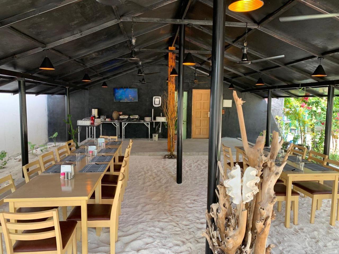 Turtle Maldives - Your Gateway To The Beach & Marine Adventures Await! Omadhoo Exterior photo